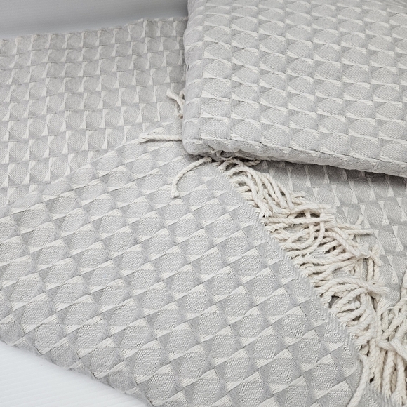 Mora Son De Abrigo Spain 2 Throw Blankets Cotton Blend Textured Weave Gray Cream - Picture 15 of 16